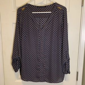 Flowy Blouse w Shoulder Stud Detail